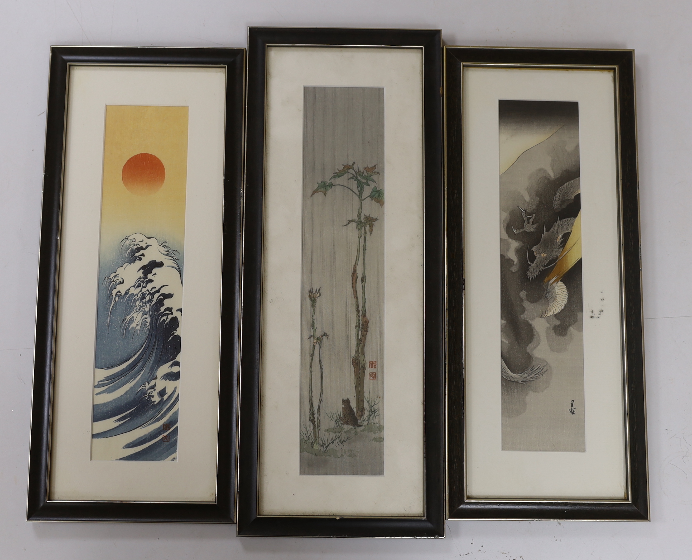 Shoda Koho (1871-1946) two woodblock prints, Great wave at sunrise and rainy day frog and Yoshimito Gesso, woodblock print, Dragon (3), largest 36cm x 8cm